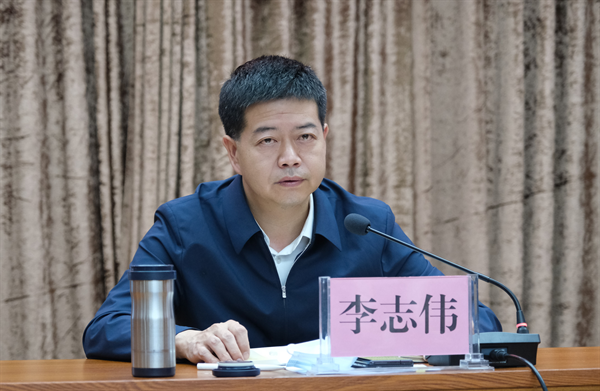 李志伟指出,当前新冠肺炎疫情防控形势严峻复杂,师宗县外防输入压力