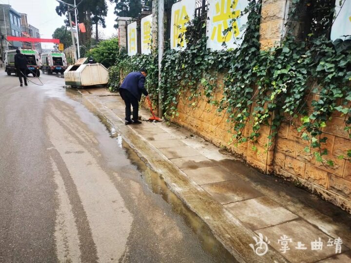 竹基镇环境整治再发力—道路保洁在行动