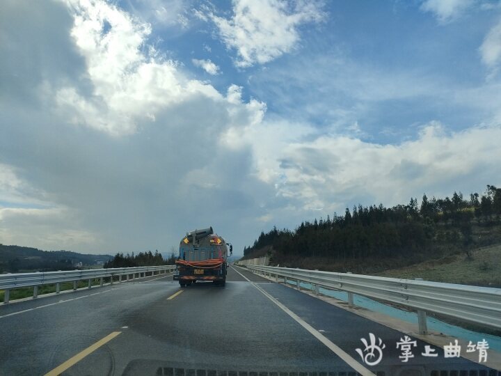 竹基镇环境整治再发力—道路保洁在行动